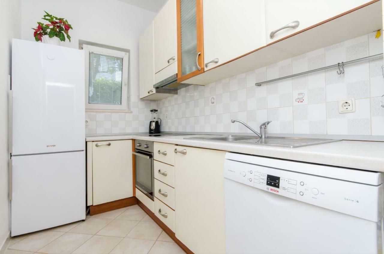Holiday Apartment With Garden Kaštela Εξωτερικό φωτογραφία