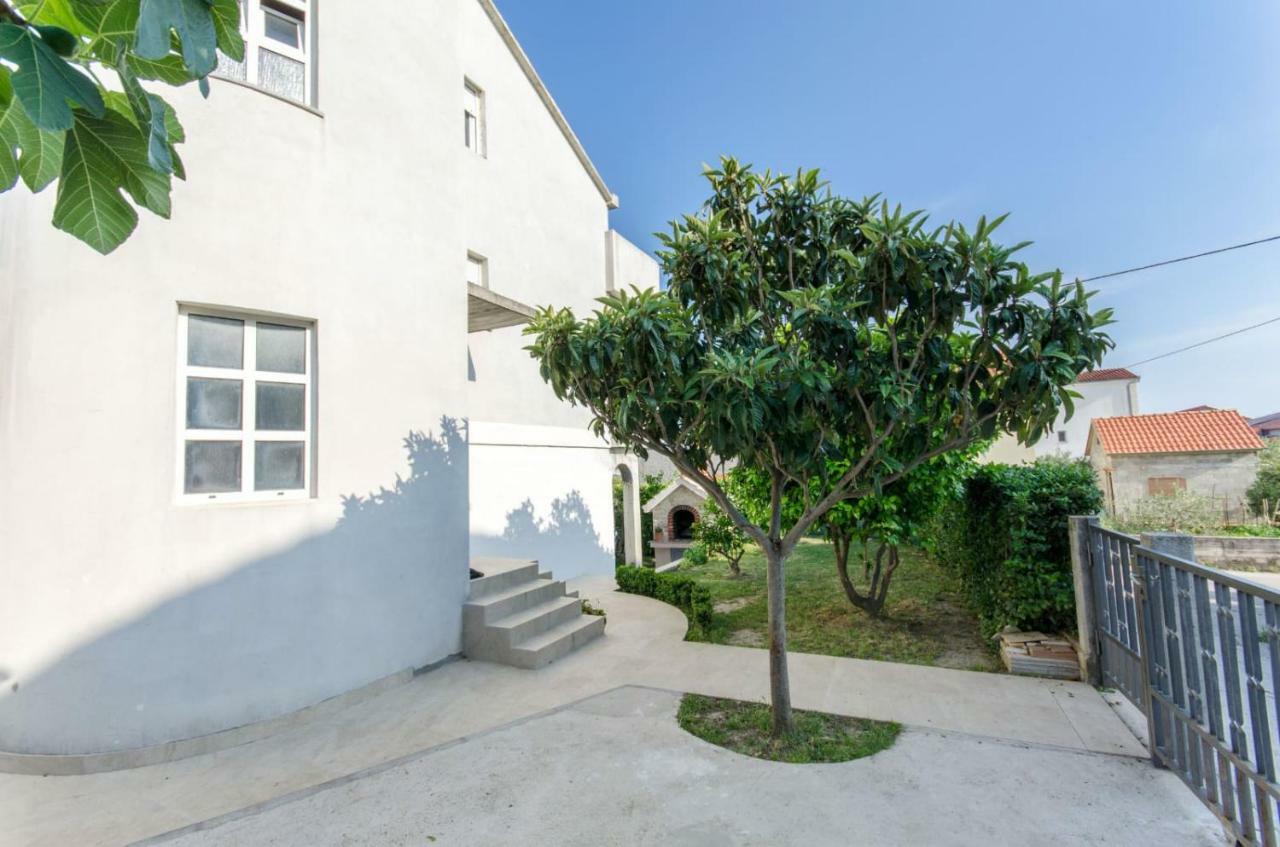 Holiday Apartment With Garden Kaštela Εξωτερικό φωτογραφία
