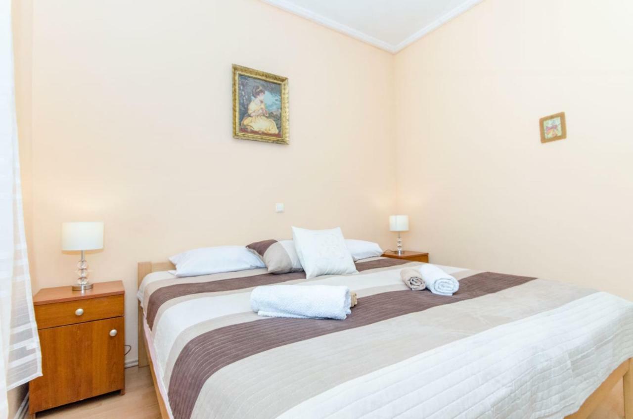 Holiday Apartment With Garden Kaštela Εξωτερικό φωτογραφία