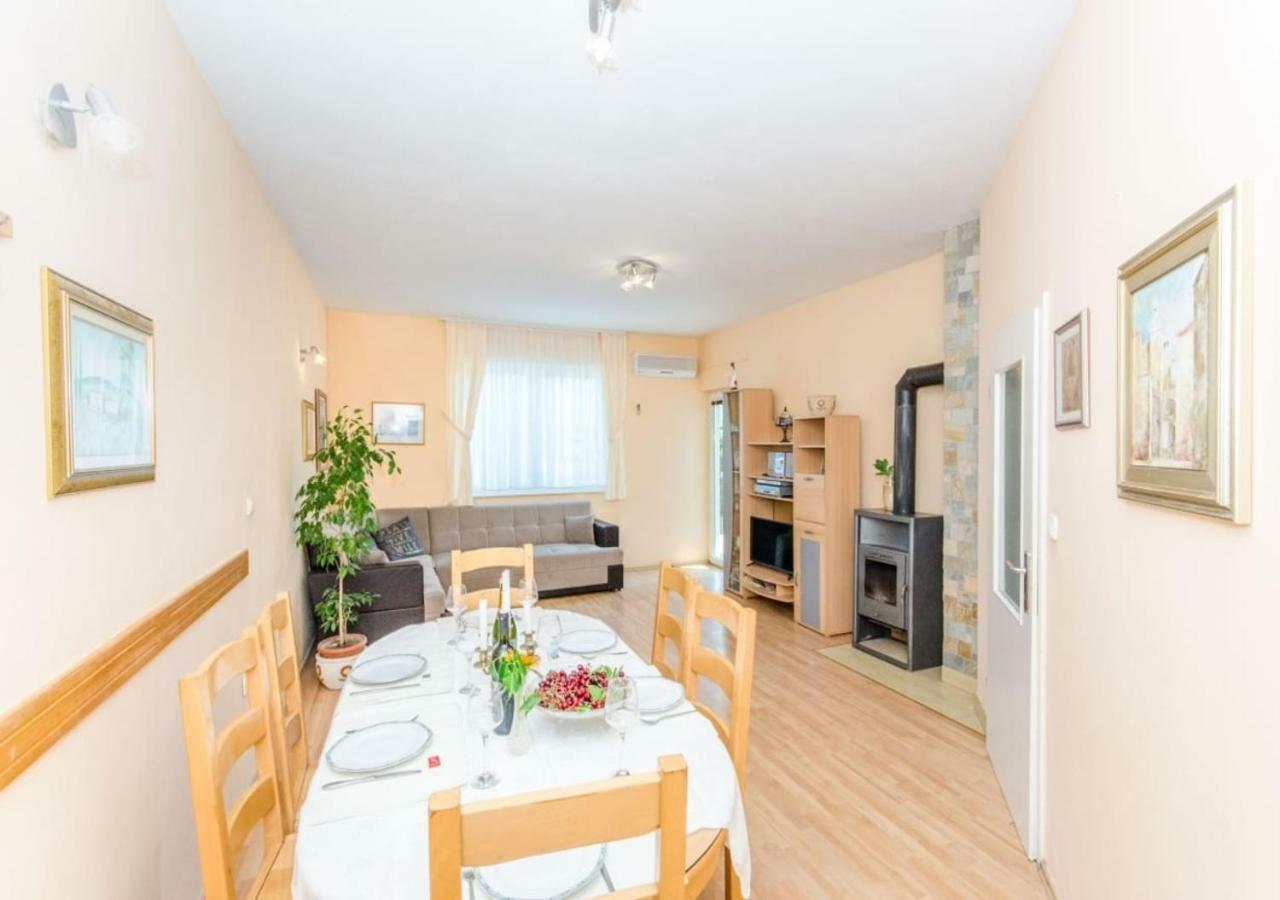 Holiday Apartment With Garden Kaštela Εξωτερικό φωτογραφία