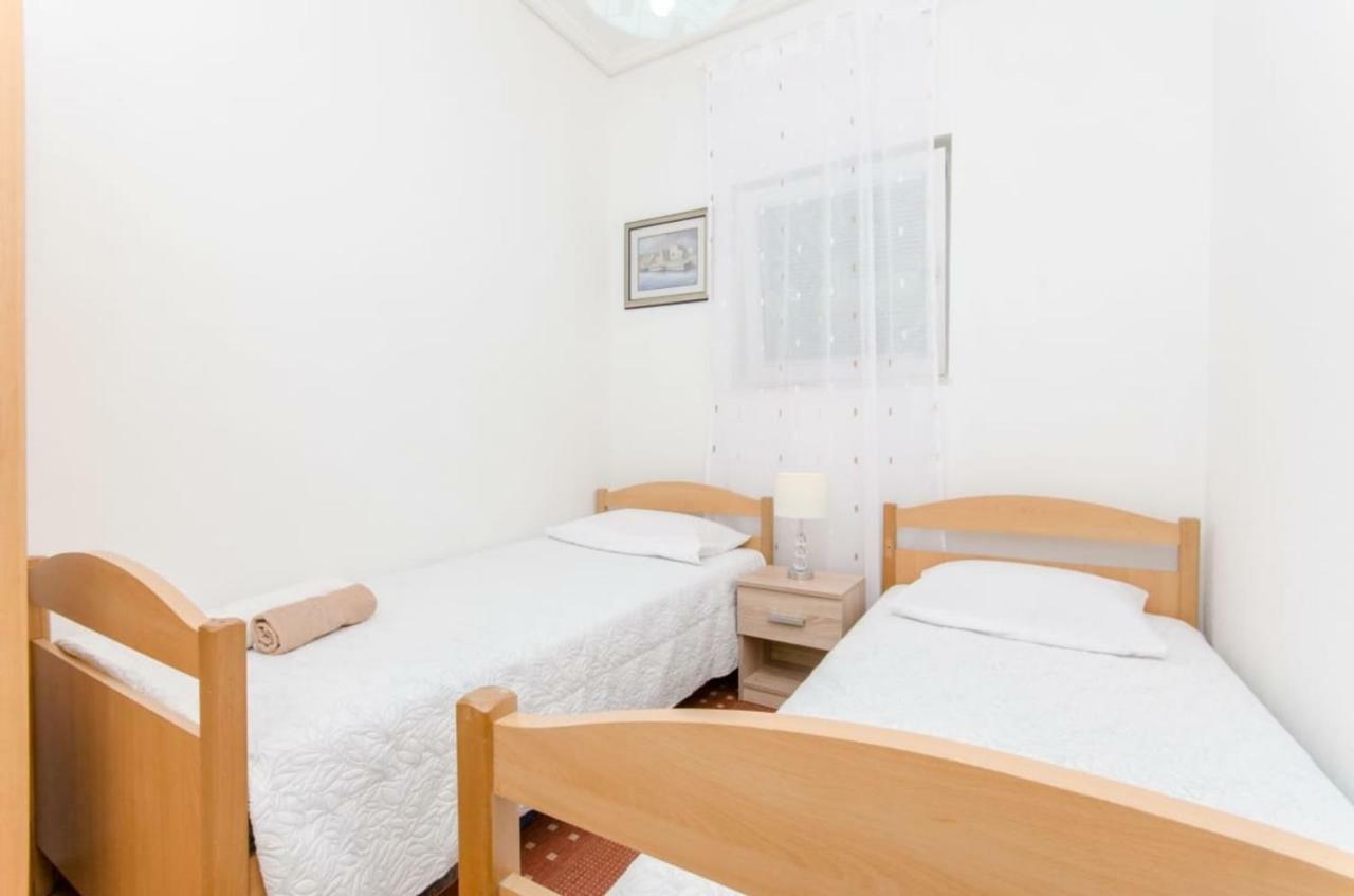 Holiday Apartment With Garden Kaštela Εξωτερικό φωτογραφία