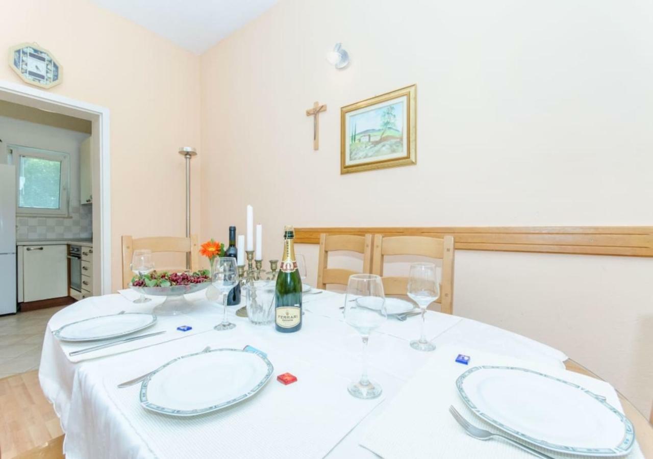 Holiday Apartment With Garden Kaštela Εξωτερικό φωτογραφία